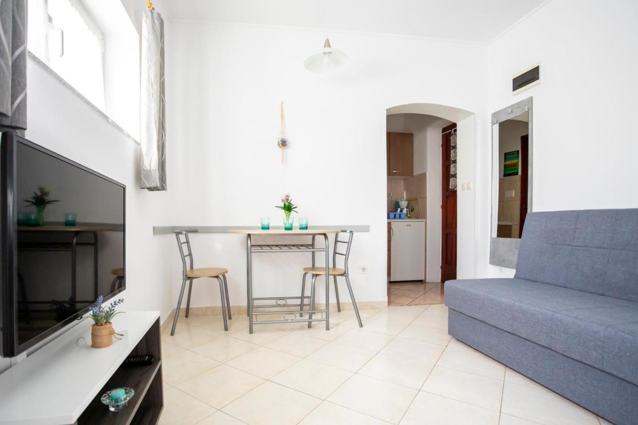 Apartments Belavic By El-Pi Tours Njivice Dış mekan fotoğraf