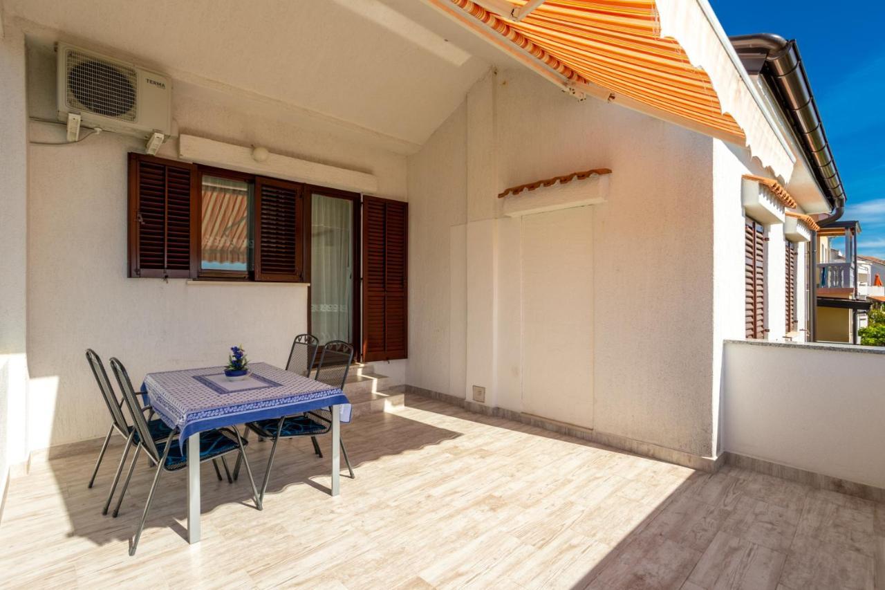 Apartments Belavic By El-Pi Tours Njivice Dış mekan fotoğraf