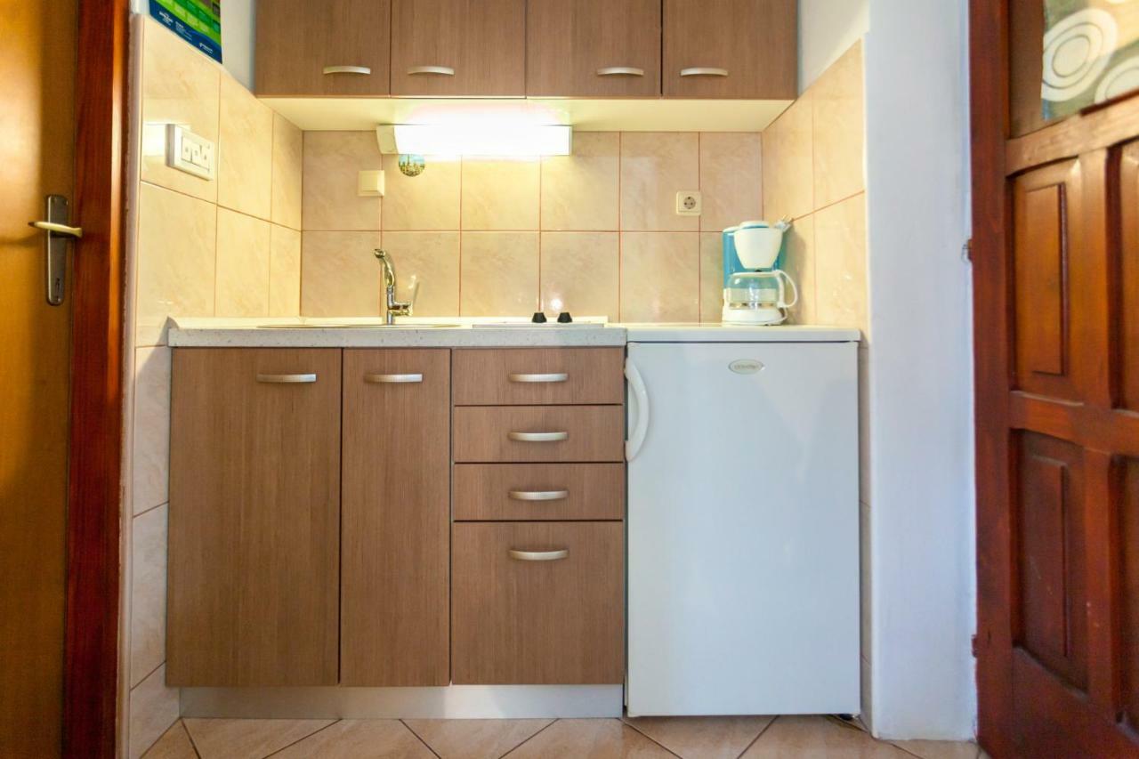Apartments Belavic By El-Pi Tours Njivice Dış mekan fotoğraf