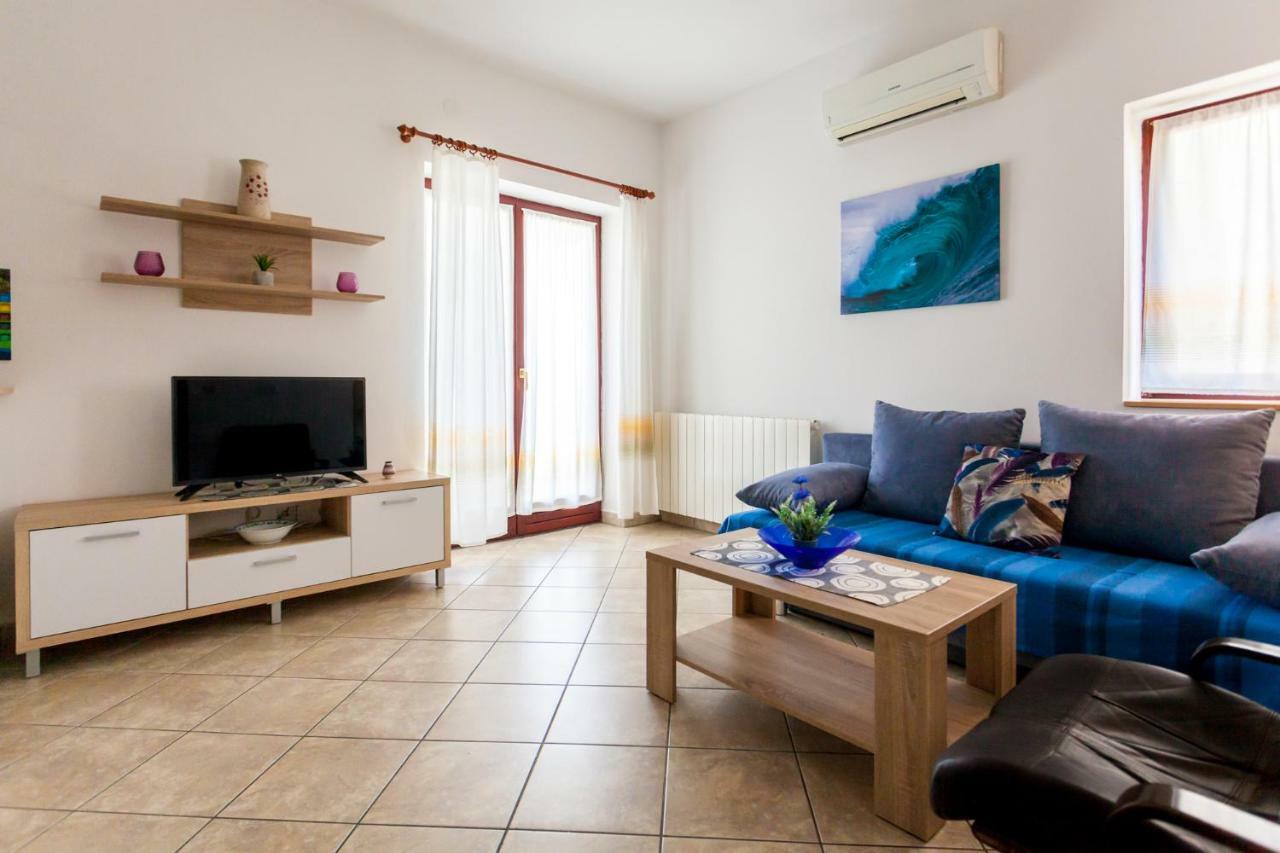 Apartments Belavic By El-Pi Tours Njivice Dış mekan fotoğraf