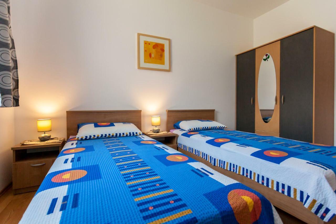 Apartments Belavic By El-Pi Tours Njivice Dış mekan fotoğraf
