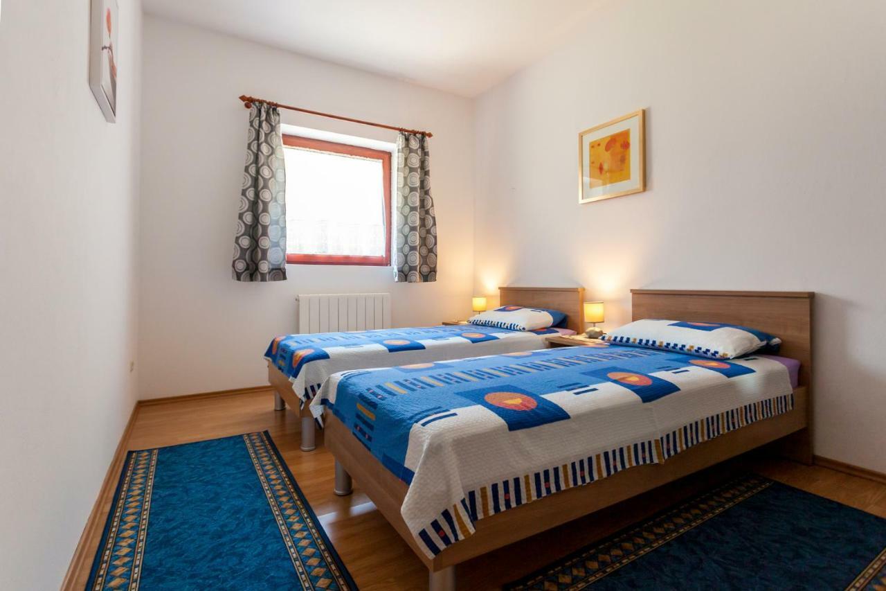 Apartments Belavic By El-Pi Tours Njivice Dış mekan fotoğraf