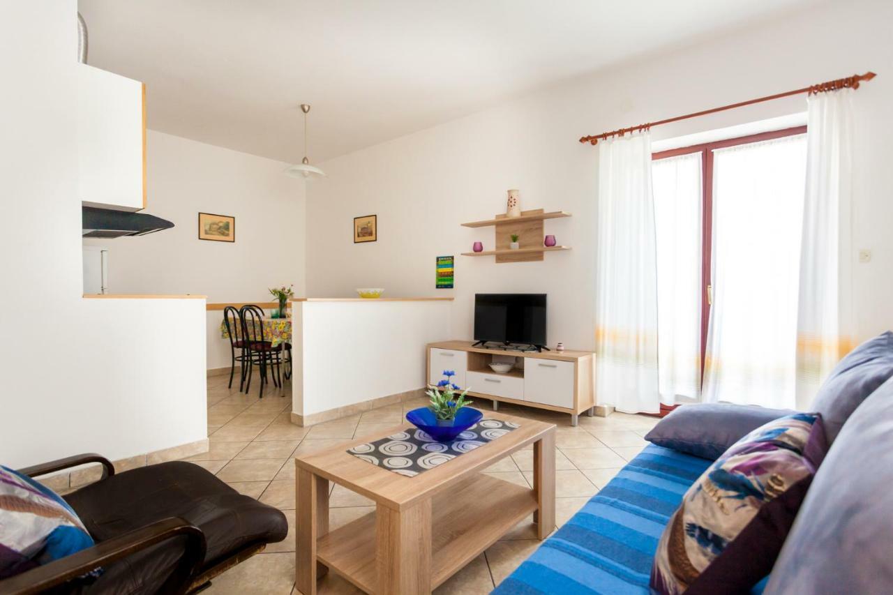 Apartments Belavic By El-Pi Tours Njivice Dış mekan fotoğraf