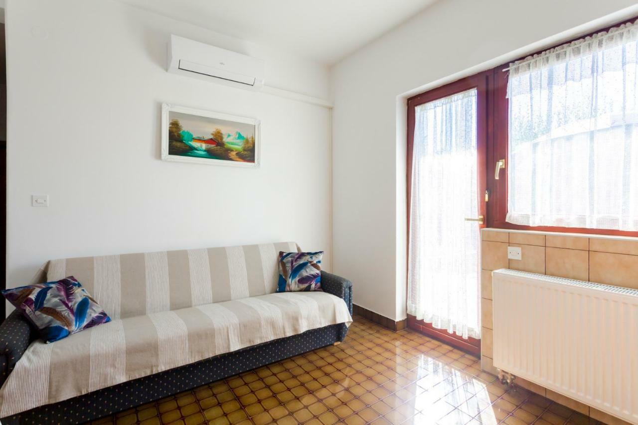 Apartments Belavic By El-Pi Tours Njivice Dış mekan fotoğraf