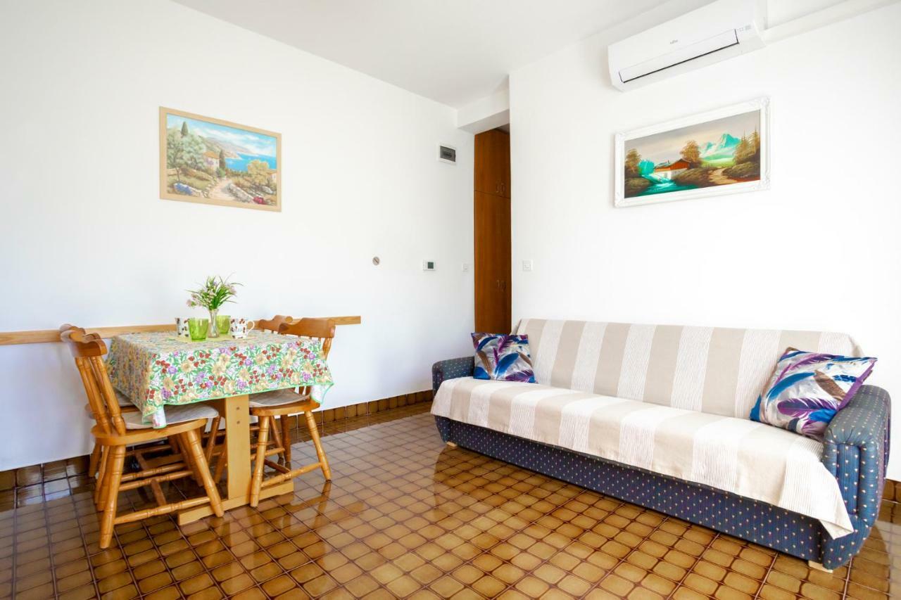 Apartments Belavic By El-Pi Tours Njivice Dış mekan fotoğraf