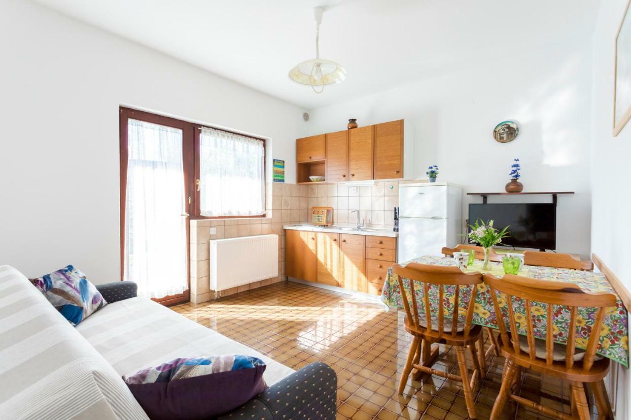 Apartments Belavic By El-Pi Tours Njivice Dış mekan fotoğraf